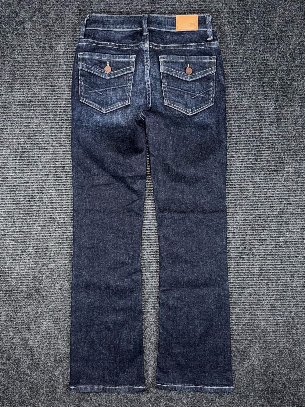 Buckle BKE NWOT Stella Mid Rise Slim Fit Tailored Bootcut Stretch Jeans 25x29.5